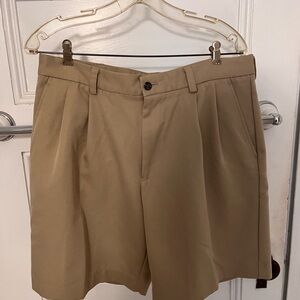Izod Men's Tan Flat Front Shorts